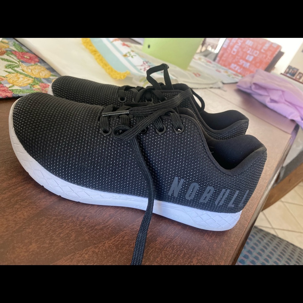 No Bull Superfabric Black Trainers 
Worn twice 
Comes with purple laces